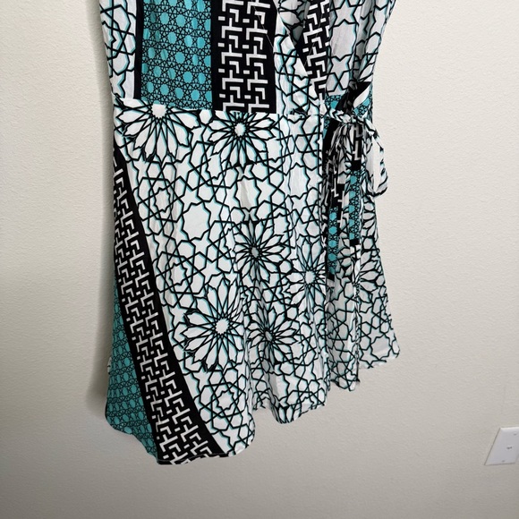 Yumi Kim Black and Teal Geometric 100% Silk Wrap Dress Size Medium - Picture 10 of 16
